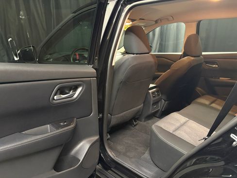 Used 2025 Nissan Rogue SV FWD image 22