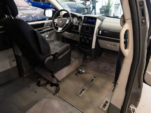 Used 2010 Dodge Grand Caravan SXT FWD image 15