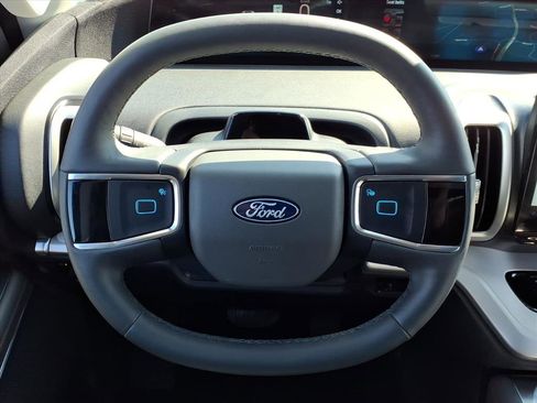 Used 2025 Ford Expedition Active image 18