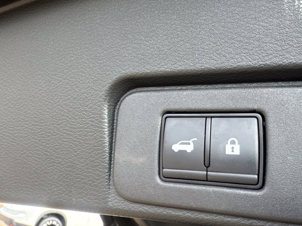 Certified 2025 Nissan Rogue SV FWD image 39