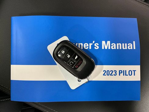 Used 2023 Honda Pilot Touring image 13