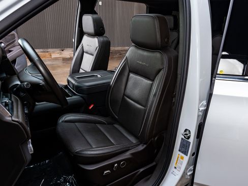 Used 2024 GMC Yukon Denali AWD/4WD image 30