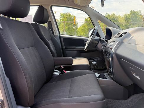 Used 2010 Suzuki SX4 AWD Hatchback image 9