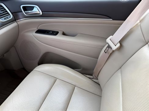 Used 2017 Jeep Grand Cherokee Overland w/ Jeep Active Safety Group image 28