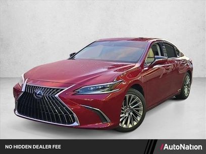 Used 2022 Lexus ES 300h Ultra Luxury w/ Accessory Package 2