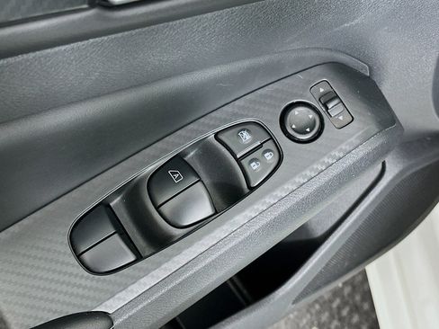 Used 2025 Nissan Altima 2.5 SV image 15