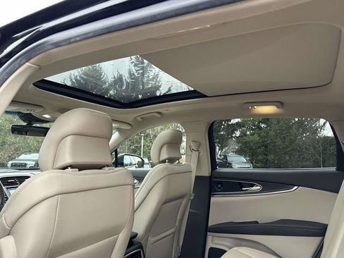 Used 2019 Lincoln Nautilus Reserve AWD/4WD image 18