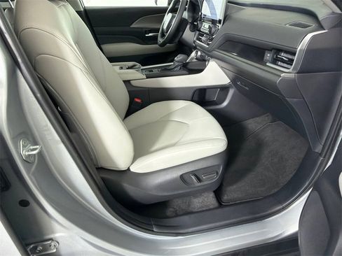 Used 2026 Toyota Grand Highlander XLE image 13