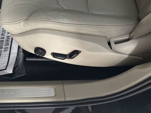 Used 2018 Volvo XC60 T6 Momentum w/ Vision Package image 22