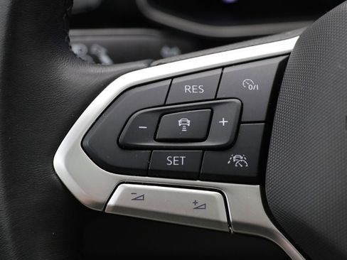 Used 2025 Volkswagen Jetta SE FWD image 18