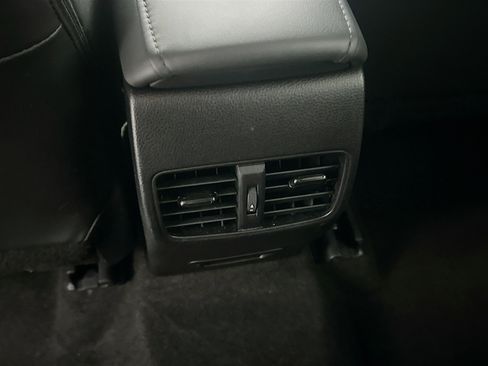 Used 2025 Toyota Corolla Cross XLE image 26