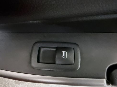 Used 2019 Jeep Cherokee Overland w/ Technology Group image 31