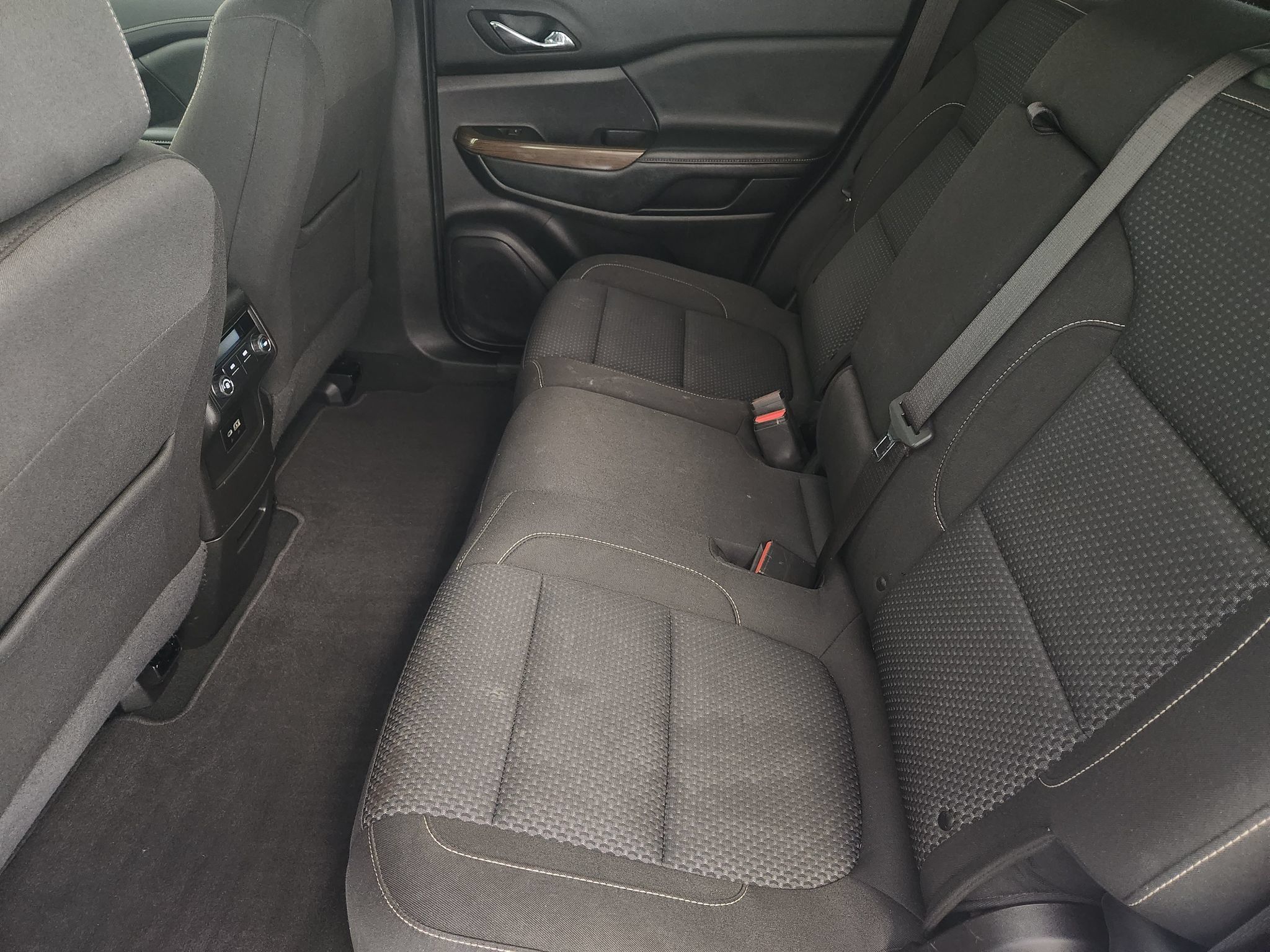 Used 2023 GMC Acadia SLE FWD image 31