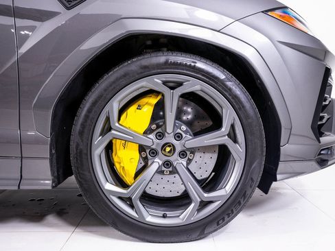 Used 2021 Lamborghini Urus AWD/4WD image 10