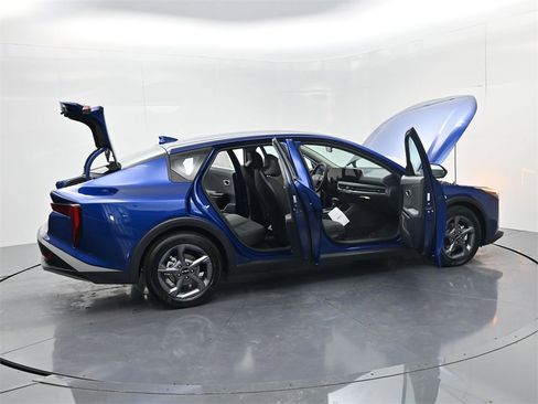 New 2025 Kia K4 LXS image 50