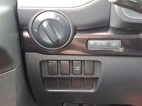 Used 2017 Nissan Titan SV image 12