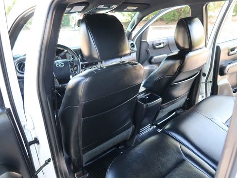 Used 2018 Toyota Tacoma TRD Sport w/ Technology Package image 20