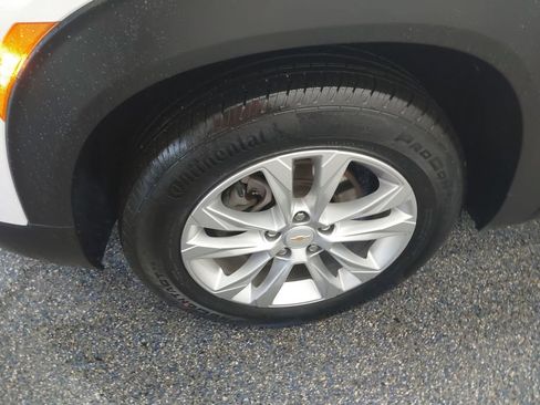 Used 2023 Chevrolet TrailBlazer LS FWD image 12