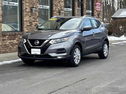 Used 2021 Nissan Rogue Sport SV image 1