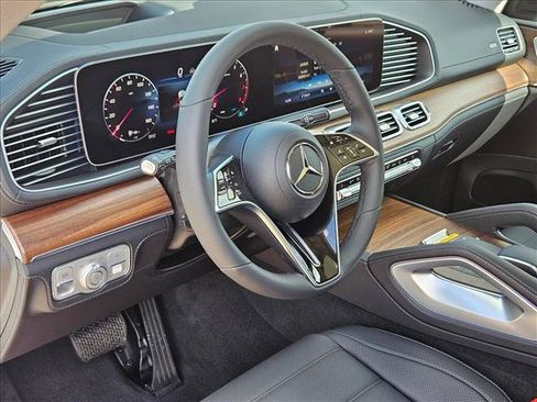 Used 2025 Mercedes-Benz GLE 350 4MATIC image 3