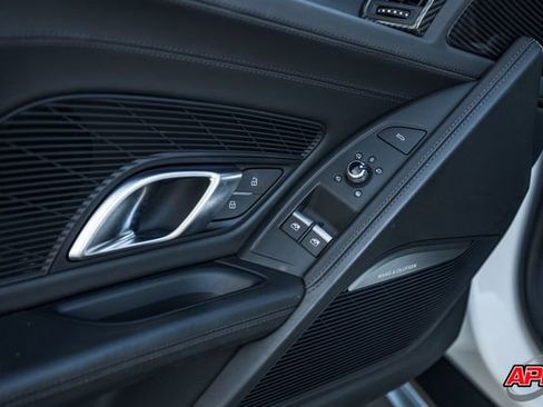 Used 2018 Audi R8 V10 w/ Premium Package image 88