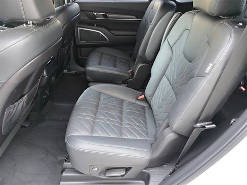 Used 2025 Kia Telluride AWD image 17