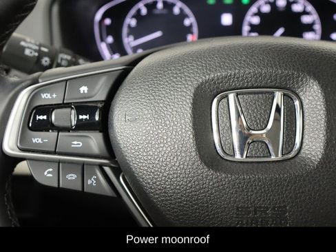 Used 2018 Honda Accord Touring image 8