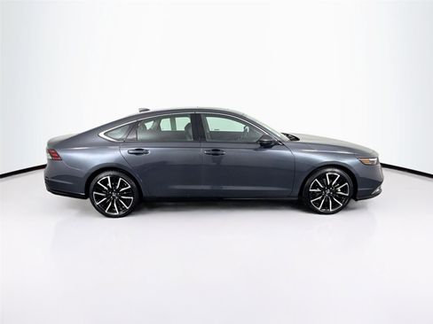 Used 2025 Honda Accord Touring image 11