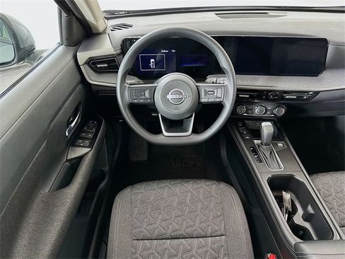 Used 2025 Nissan Kicks SV image 3