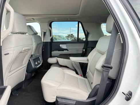 Used 2025 Ford Expedition Active RWD image 6