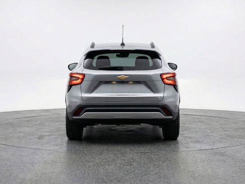 Used 2025 Chevrolet Trax LT w/ LT Convenience Package image 7