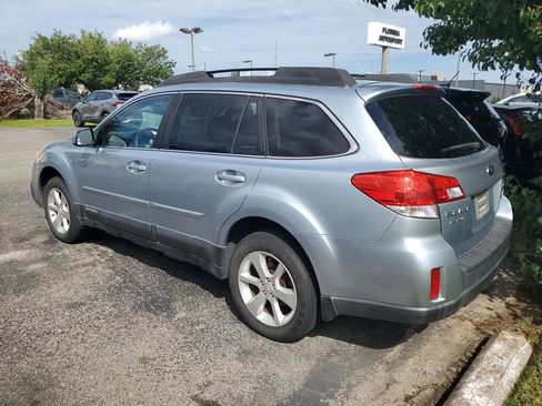 Used 2013 Subaru Outback 2.5i Premium w/ Popular Pkg 1A AWD/4WD image 3