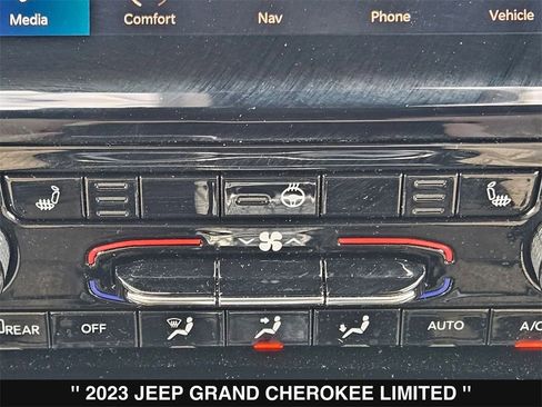 Used 2023 Jeep Grand Cherokee Limited image 21