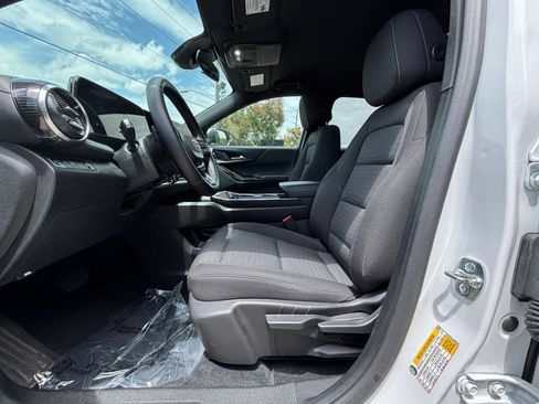 Used 2025 Chevrolet Equinox LT FWD image 22