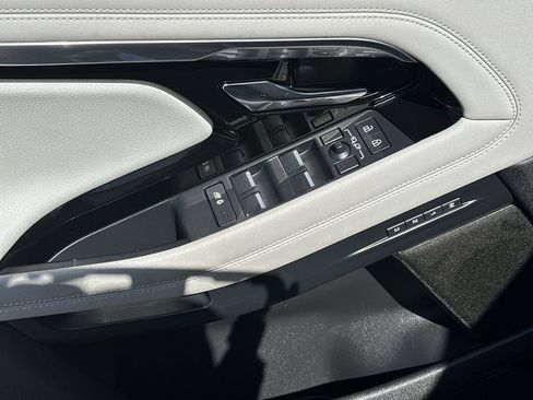Used 2023 Land Rover Range Rover Evoque SE AWD/4WD image 24