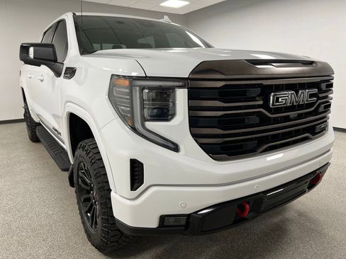 Used 2022 GMC Sierra 1500 AT4X image 2