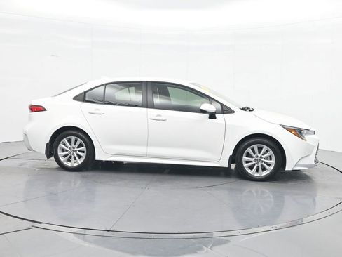 Used 2025 Toyota Corolla LE w/ LE Premium Package FWD image 4