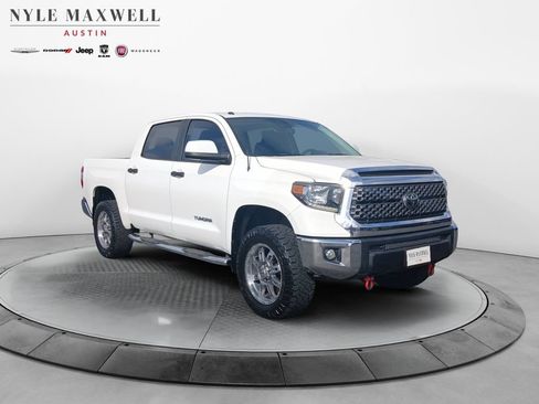 Used 2018 Toyota Tundra SR5 w/ SR5 Upgrade Package AWD/4WD image 2
