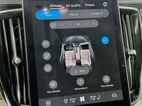 Used 2025 Volvo XC90 B6 Plus image 24