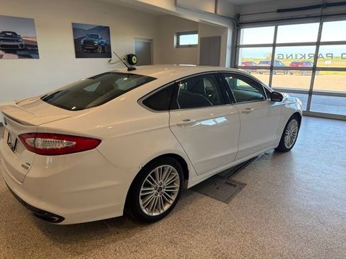 Used 2016 Ford Fusion SE w/ Equipment Group 202A FWD image 5