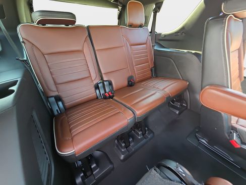 Used 2023 GMC Yukon Denali Ultimate AWD/4WD image 12