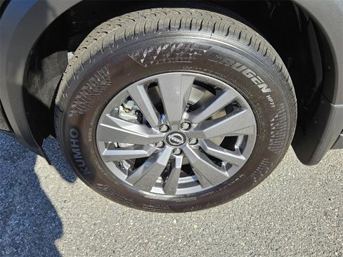 New 2025 Nissan Pathfinder SV w/ SV Premium Package image 17