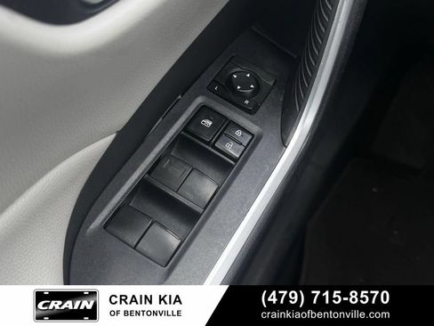 Used 2021 Toyota RAV4 XLE FWD image 10