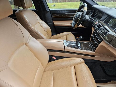 Used 2014 BMW 750Li RWD image 16