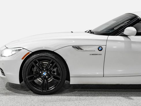 Used 2016 BMW Z4 sDrive28i w/ Technology Package RWD image 12