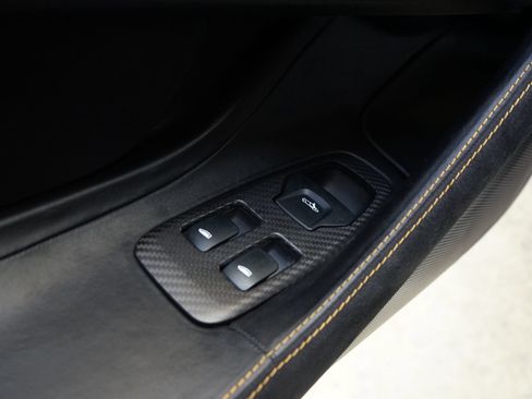 Used 2017 McLaren 570S RWD image 22