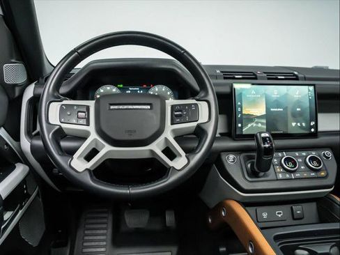 Used 2023 Land Rover Defender 130 SE AWD/4WD image 20