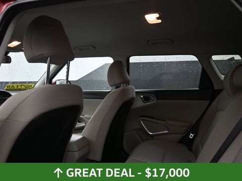 Used 2025 Kia Soul LX w/ LX Technology Package FWD image 36