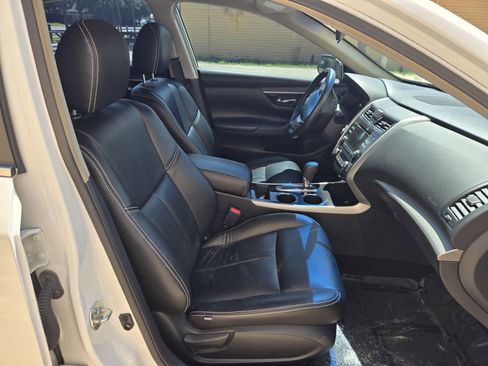 Used 2013 Nissan Altima 2.5 SV FWD image 9
