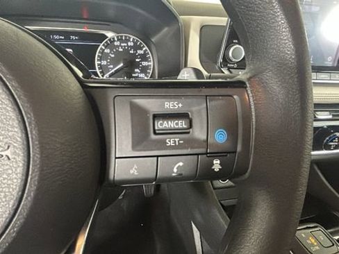 Used 2023 Nissan Rogue SV AWD/4WD image 17